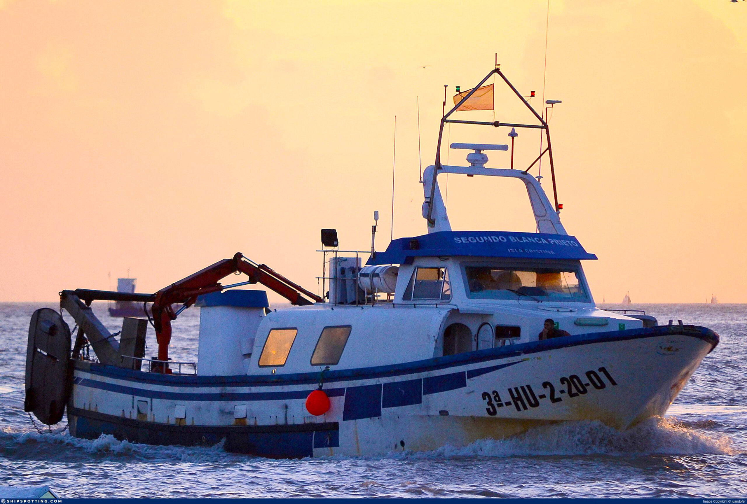 SEGUNDO BLANCA PRIETO un barco pesquero de arrastre, en Sanlucar